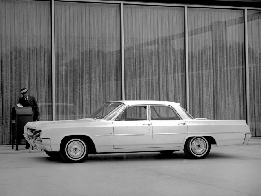 Oldsmobile Dynamic 88 Celebrity Sedan '1963
